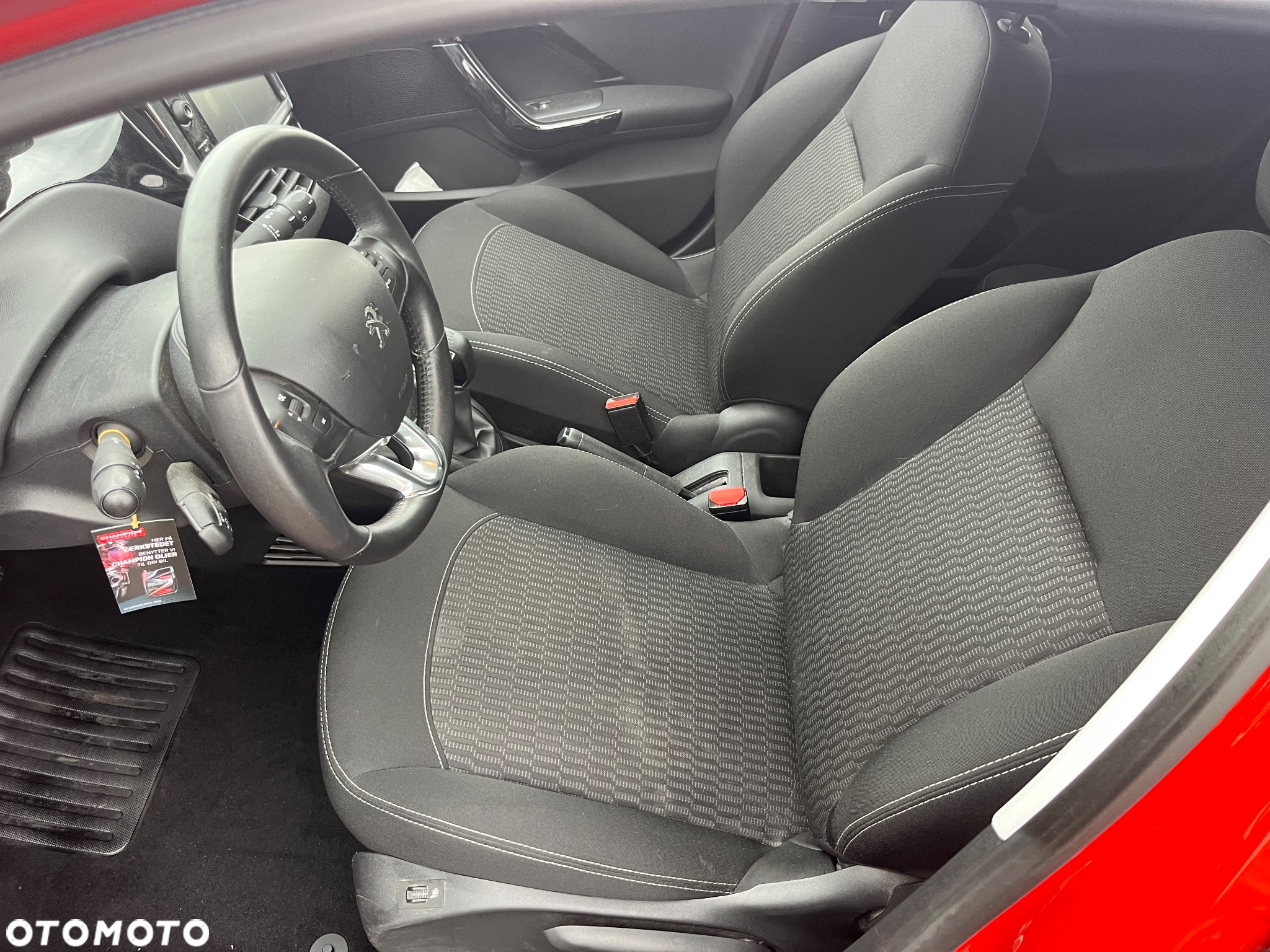 Peugeot 208 1.6 BlueHDi Allure S&S - 9