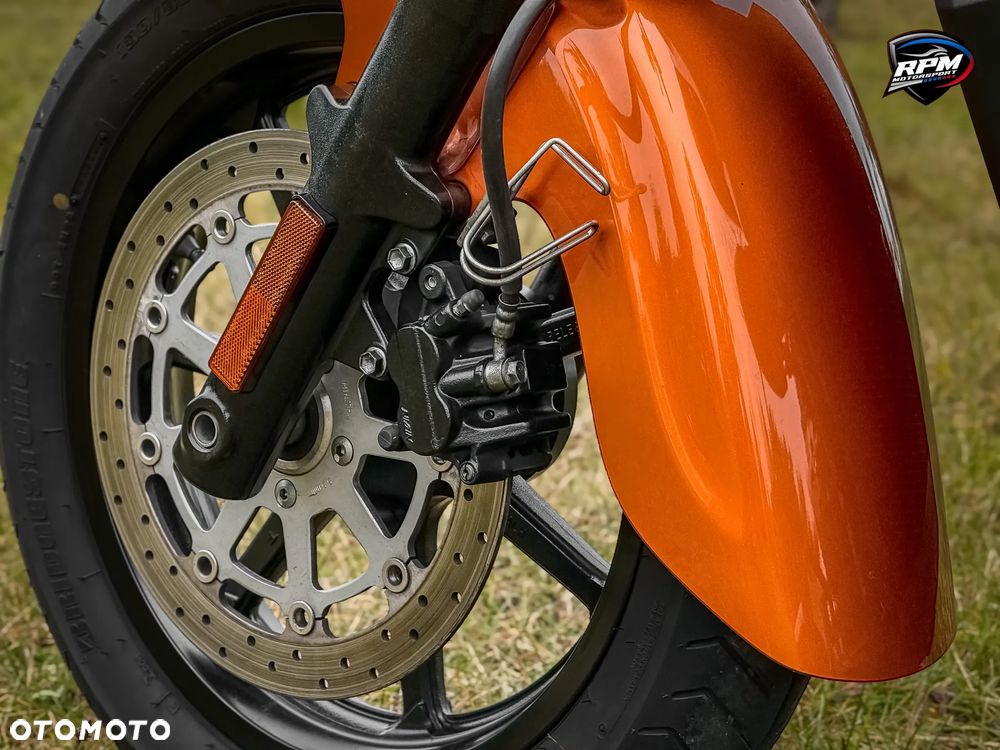 Suzuki Boulevard - 39