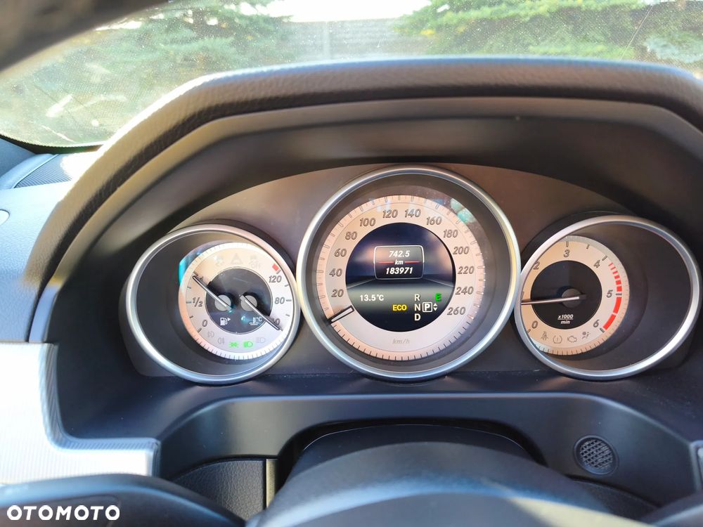Mercedes-Benz Klasa E 220 CDI DPF BlueEFFICIENCY 7G-TRONIC Elegance - 17