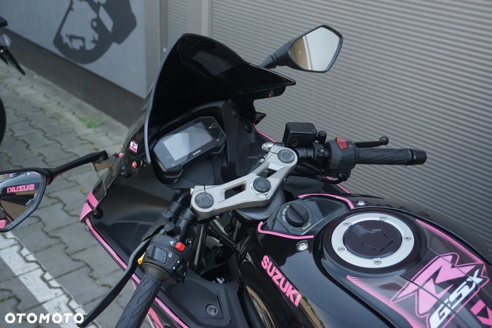 Suzuki GSX - 16