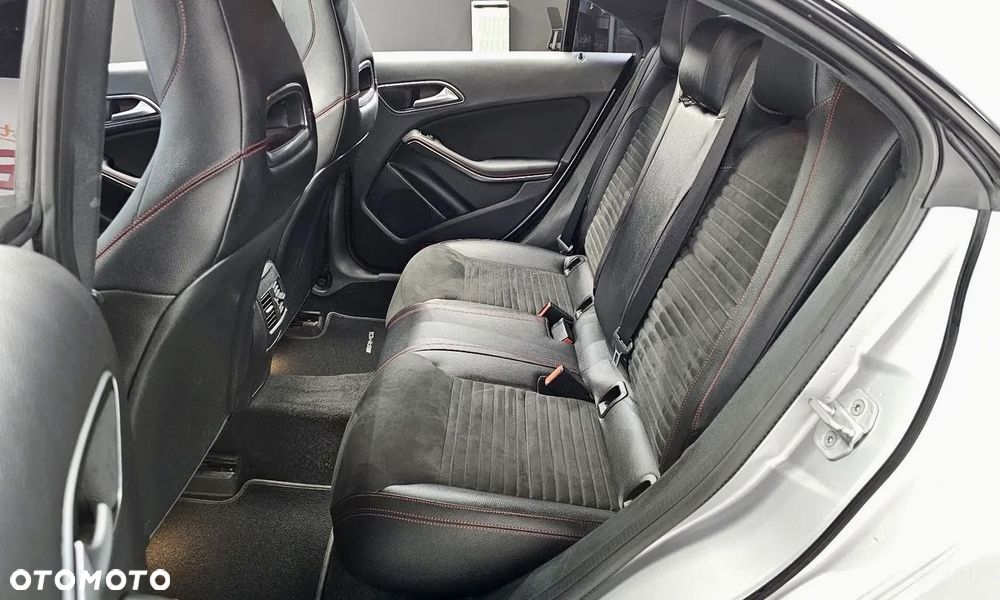 Mercedes-Benz CLA 250 4Matic 7G-DCT Sport - 11