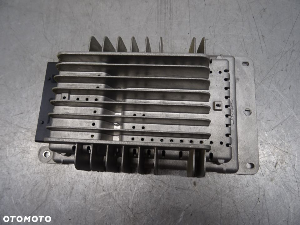 AUDI A3 8P LIFT 08-13 2.0TFSI WZMACNIACZ BOSE 8P4035223C - 1