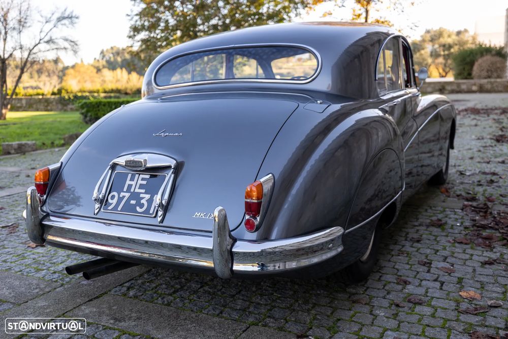 Jaguar MK IX - 23