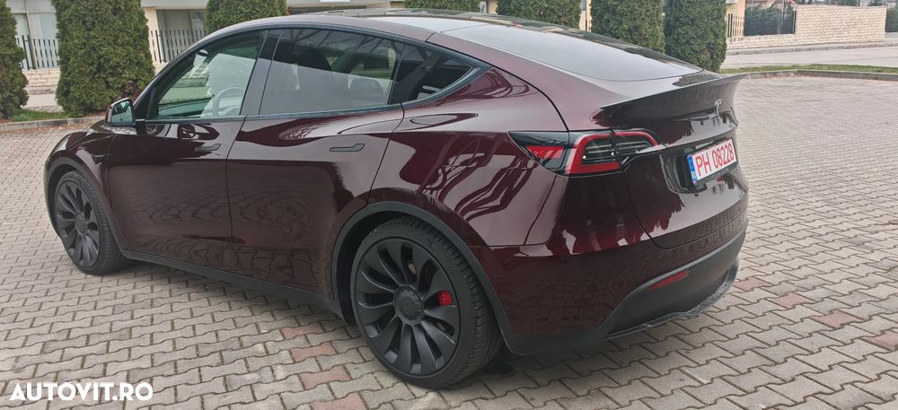 Tesla Model Y - 4