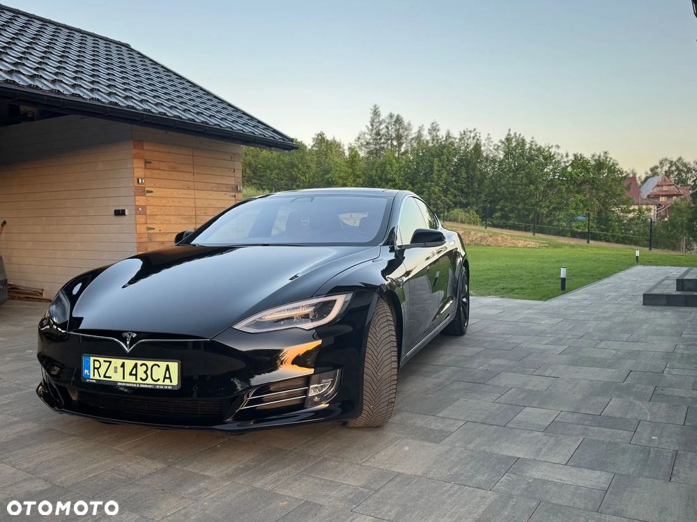 Tesla Model S - 18