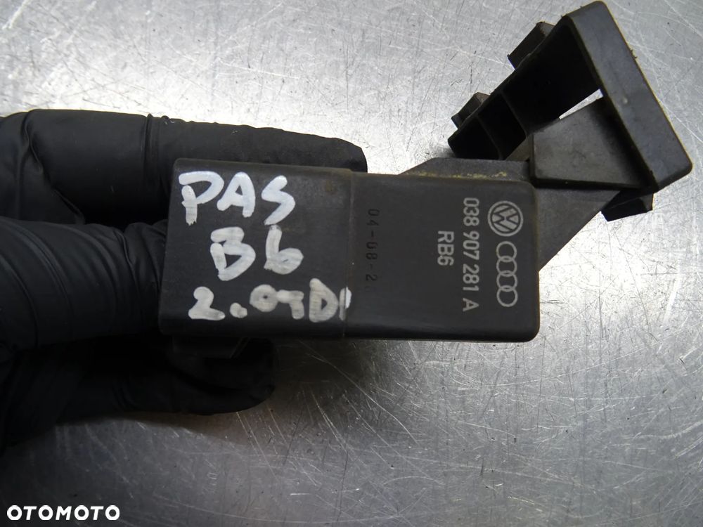 VW PASSAT B6 SEDAN 1.9 BKC PRZEKAŹNIK ŚWIEC ŻAROWYCH - 2