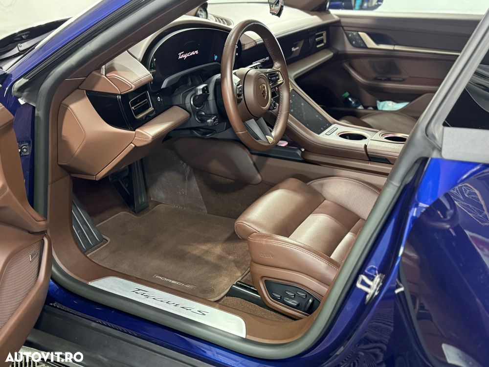 Porsche Taycan - 12