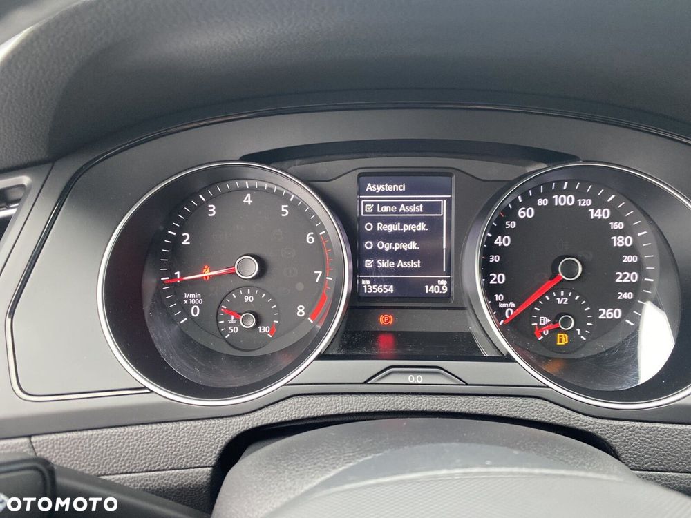 Volkswagen Passat - 21