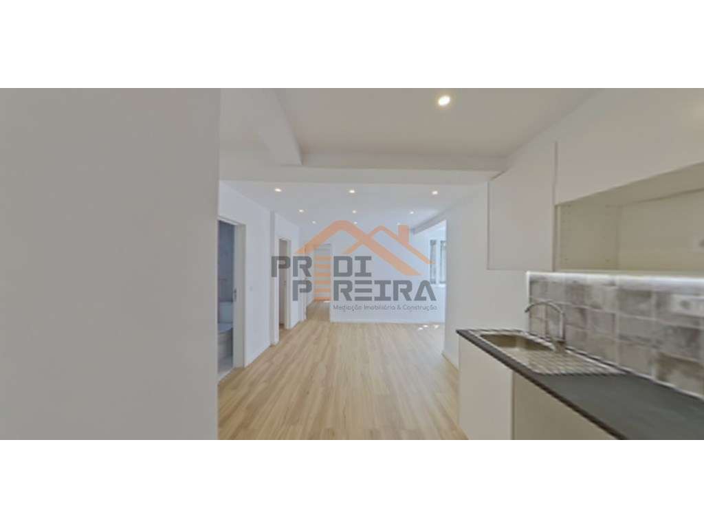 Situado na Buraca, Amadora, T2 totalmente remodelado. - Grande imagem: 5/24