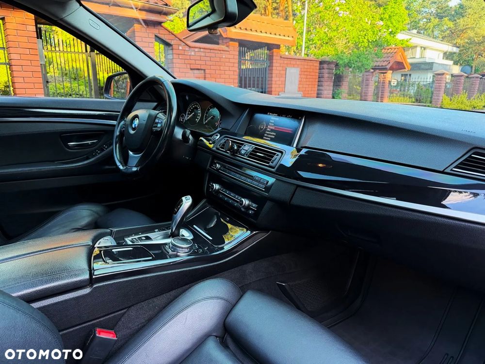 BMW Seria 5 520d xDrive - 13