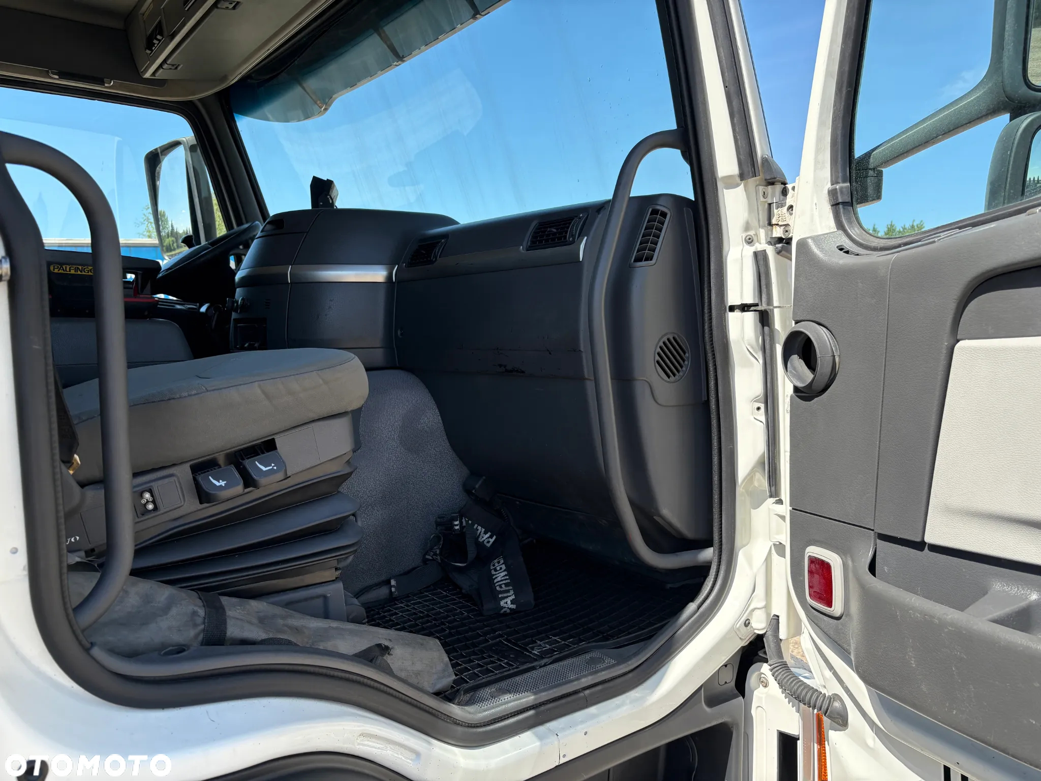 Volvo FM - 6x2 HDS Palfinger PK 23002 - 26