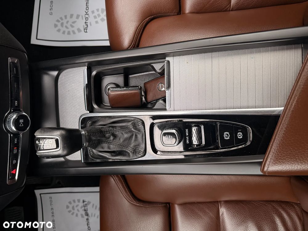 Volvo XC 60 D4 AWD Geartronic RDesign - 11