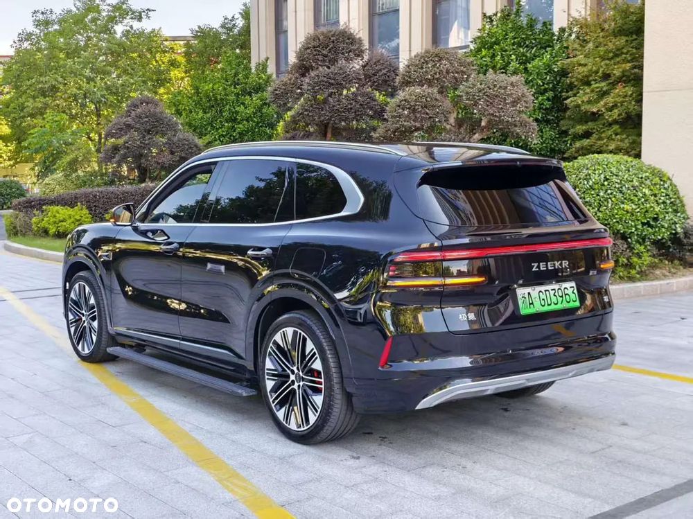ZEEKR 8X - 3