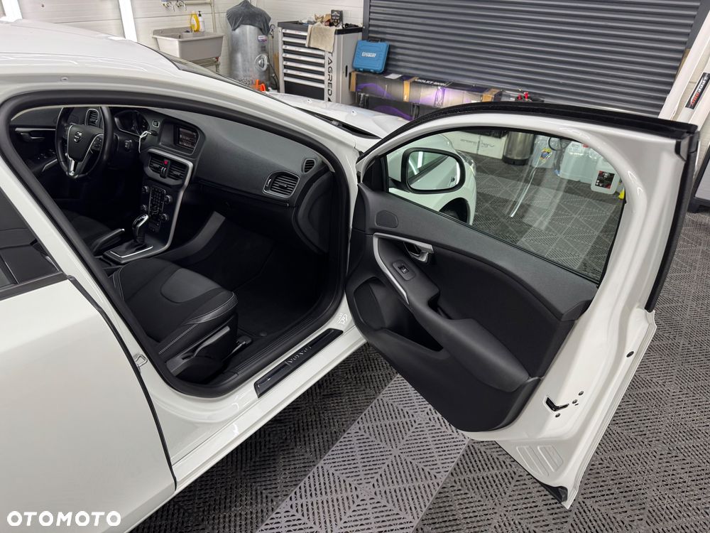 Volvo V40 T2 Geartronic Momentum - 24