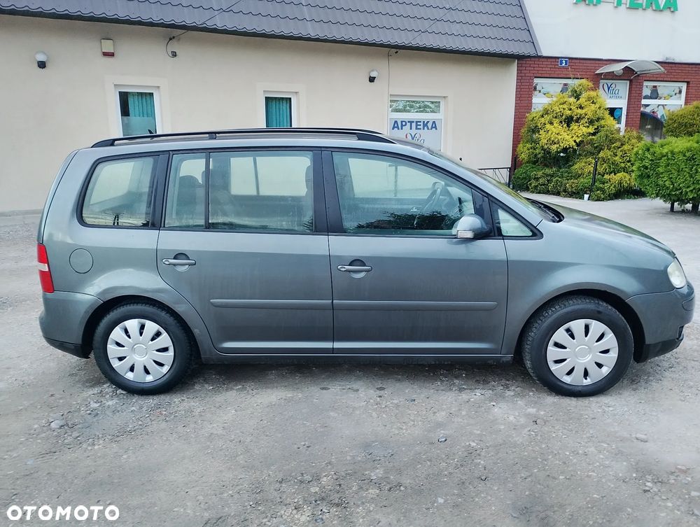 Volkswagen Touran 1.9 TDI DSG Highline - 4