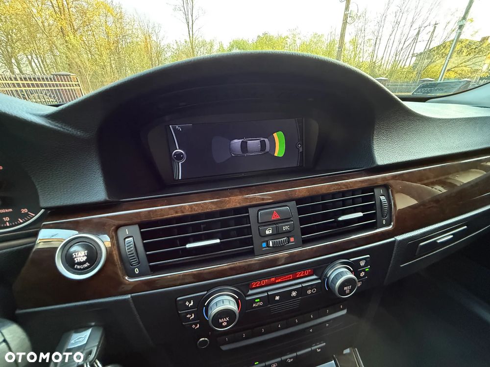 BMW Seria 3 320d xDrive DPF - 37