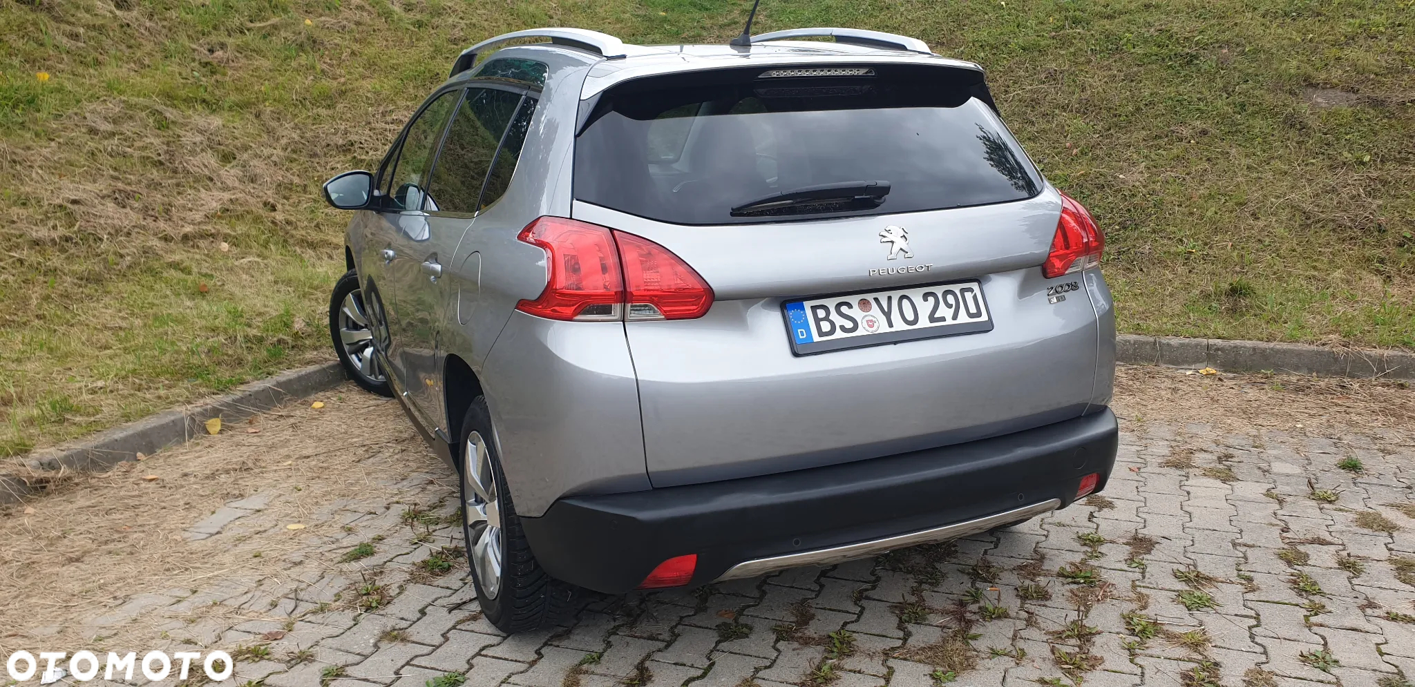 Peugeot 2008 1.6 e-HDi Allure S&S - 13