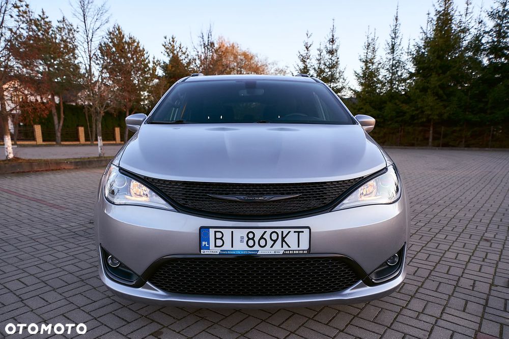 Chrysler Pacifica - 26