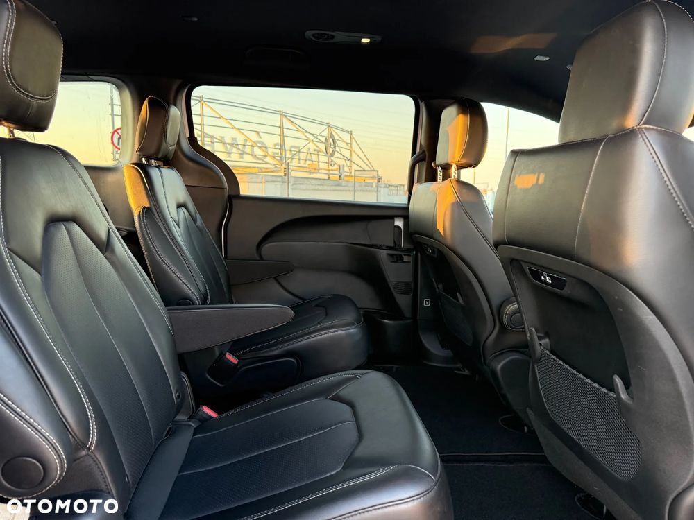 Chrysler Pacifica - 11