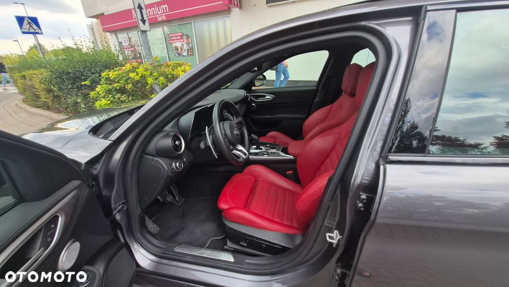 Alfa Romeo Giulia 2.0 Turbo 16V AT8-Q4 Veloce - 17