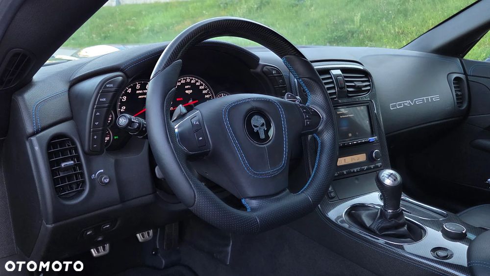 Chevrolet Corvette - 24