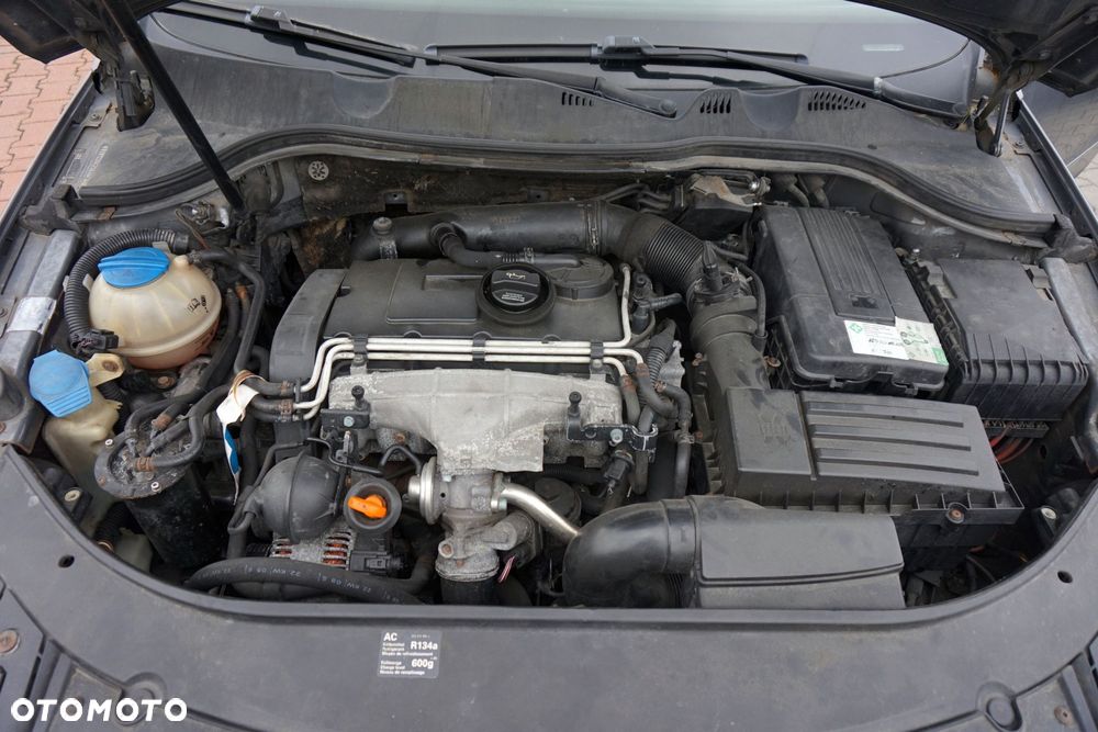 VOLKSWAGEN PASSAT B6 KOMBI 2005 LA7T 2.0 TDI BKP 140KM HQL SZARY na części - 9