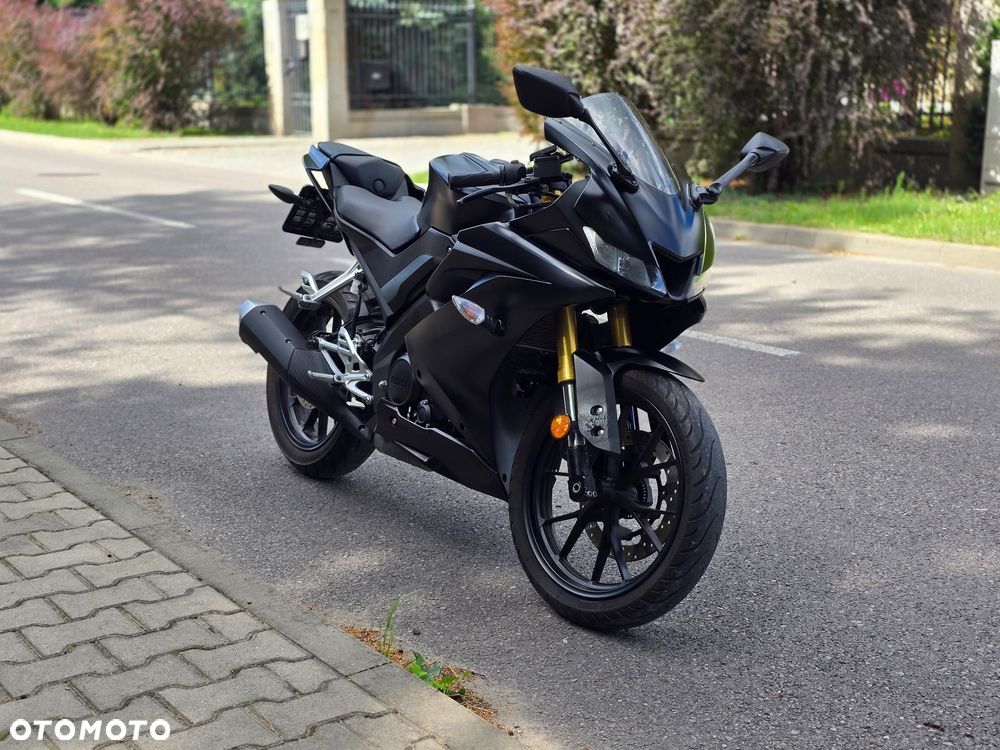 Yamaha YZF - 19