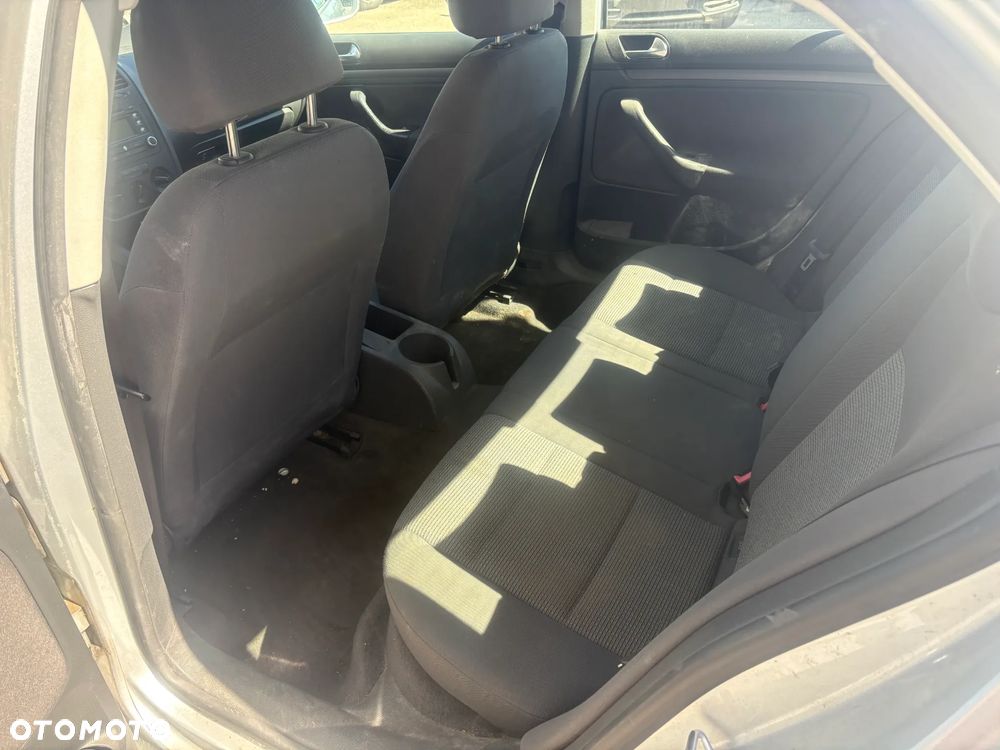 Volkswagen Jetta 1.6 Comfortline - 11