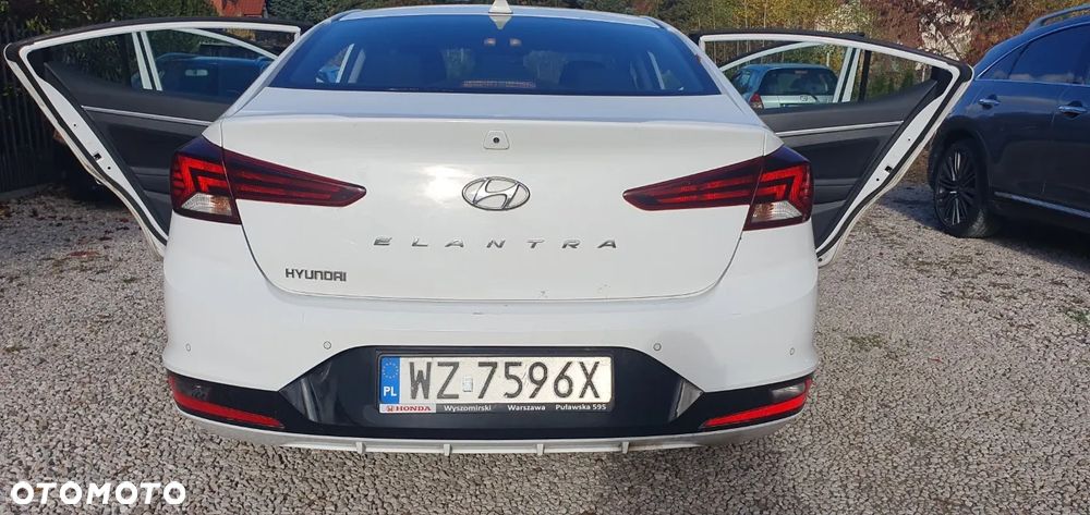 Hyundai Elantra 1.6 Classic + - 14