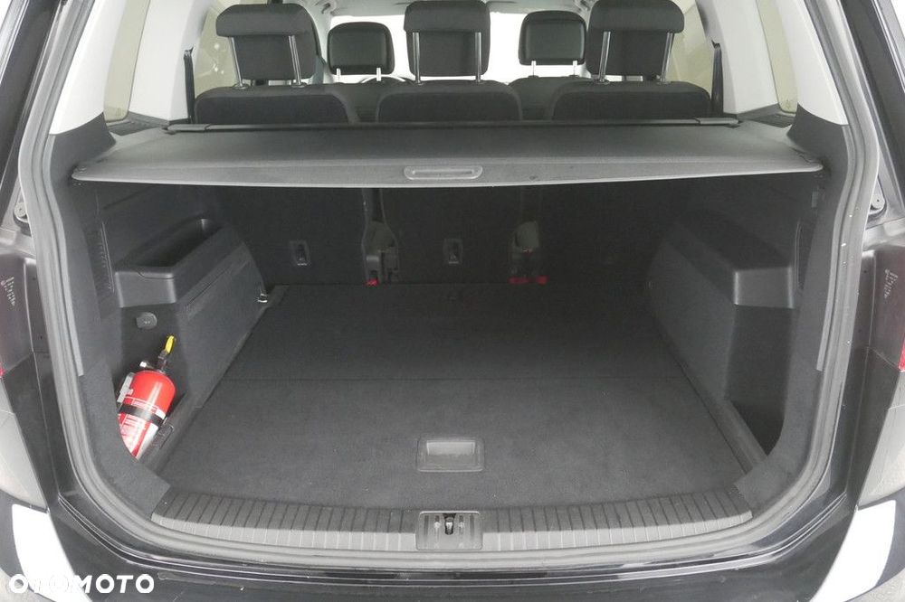 Volkswagen Touran - 16