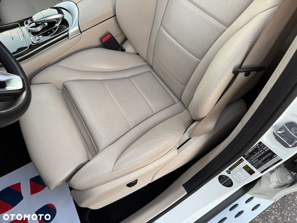 Mercedes-Benz GLC 300 4Matic 9G-TRONIC Exclusive - 31