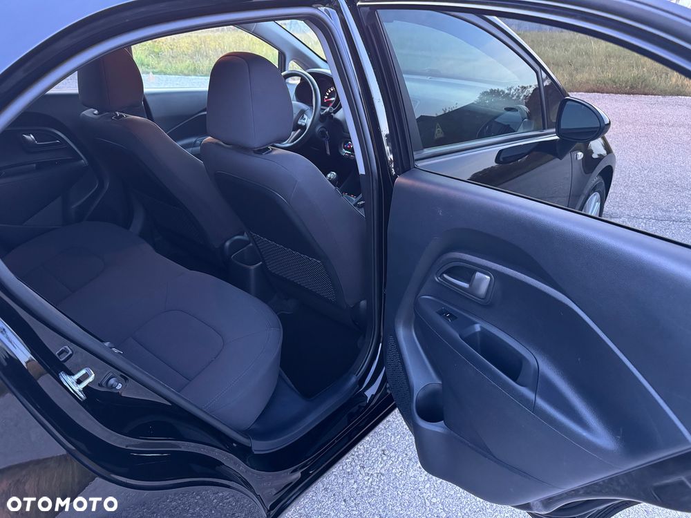 Kia Rio 1.4 Dream Team Edition - 24