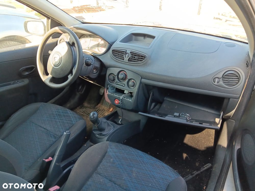 066 / RENAULT CLIO III / NA CZĘŚCI - 8