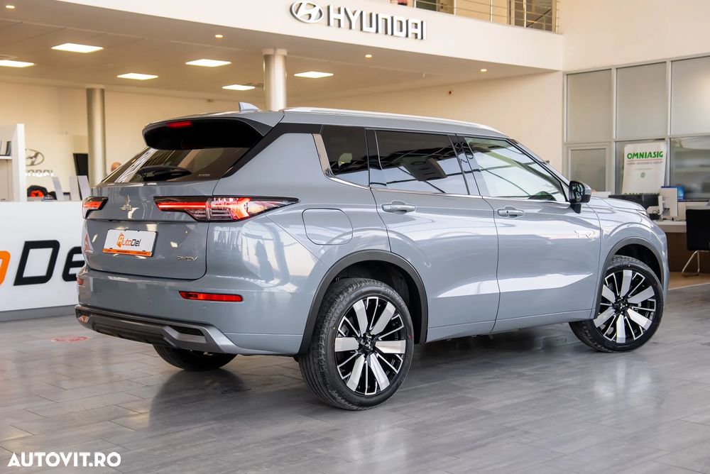 Mitsubishi Outlander 2.4 L 4X4 PHEV Instyle - 13