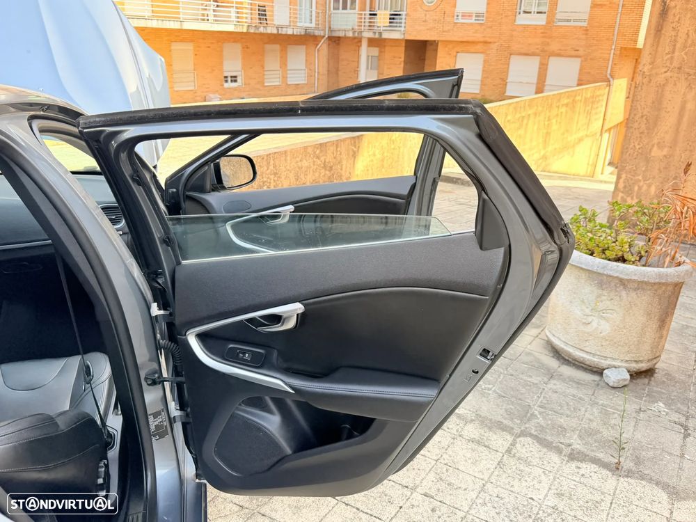 Volvo V40 D2 Momentum - 40