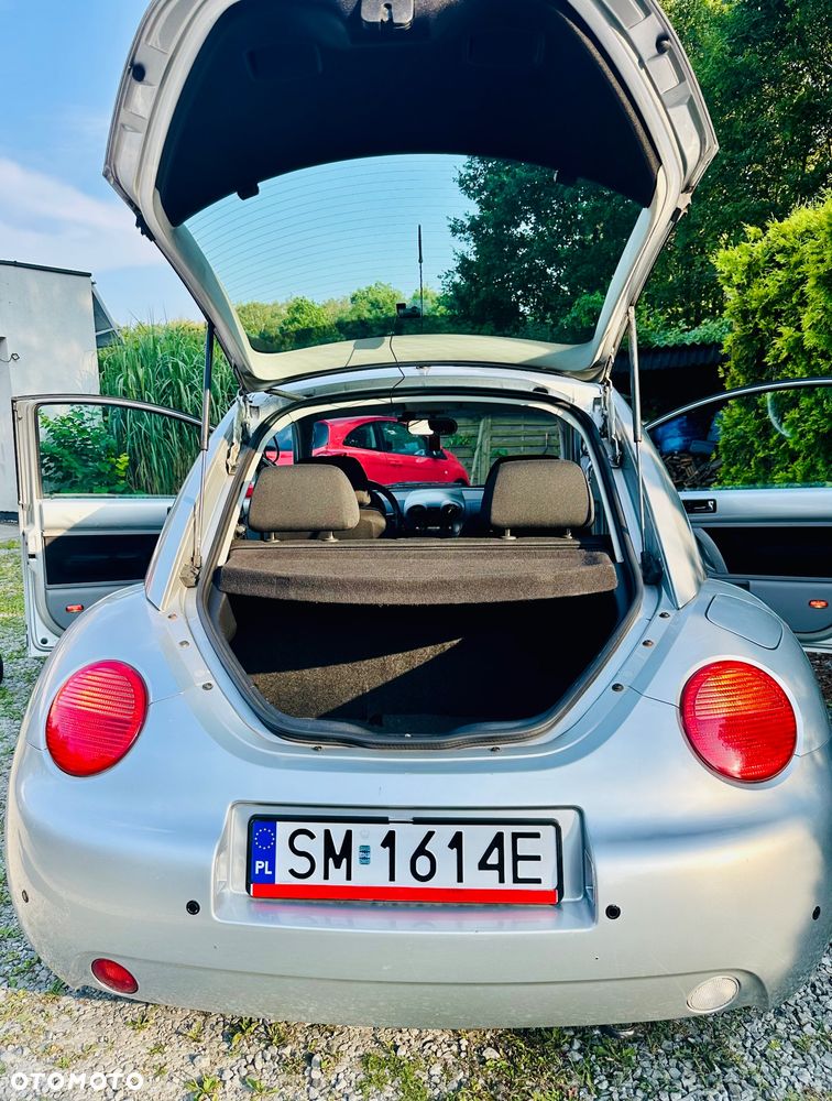 Volkswagen New Beetle - 4