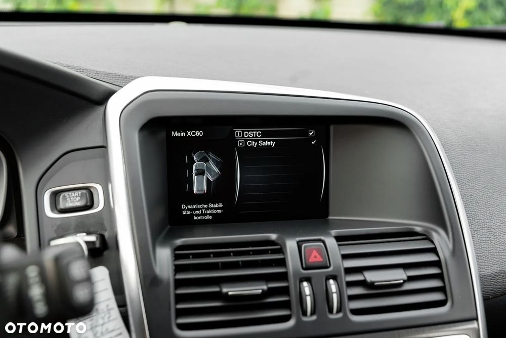 Volvo XC 60 D5 AWD Geartronic Momentum - 36