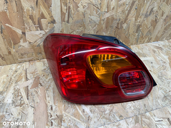 Tylna lewa lampa Mitsubishi spacestar
