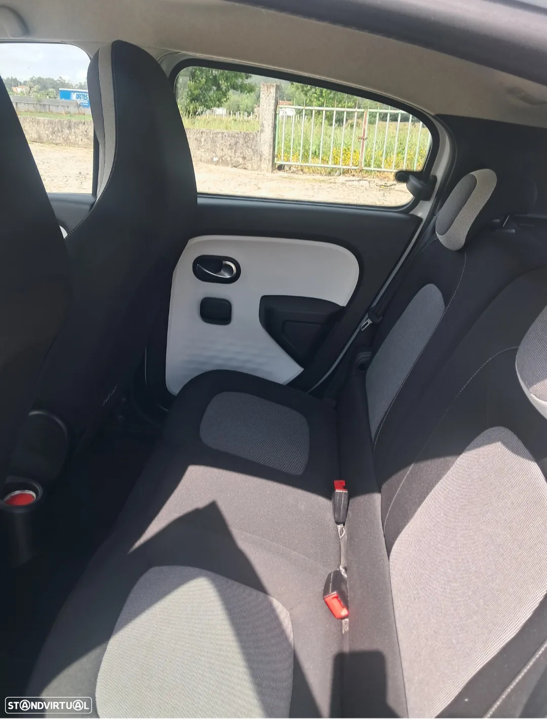 Renault Twingo SCe 75 Signature - 12