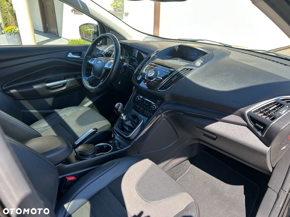 Ford Kuga 2.0 TDCi 2x4 Titanium - 20