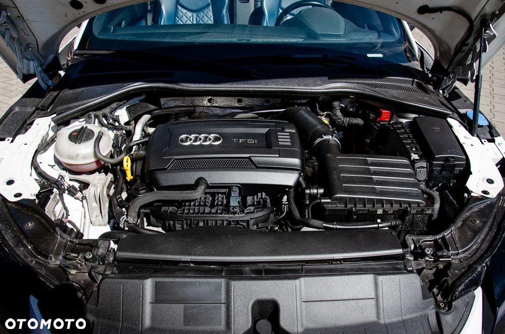 Audi TT S Coupé - 11