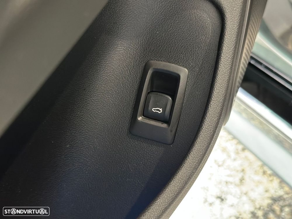 BMW i4 eDrive40 Pack Desportivo M - 14