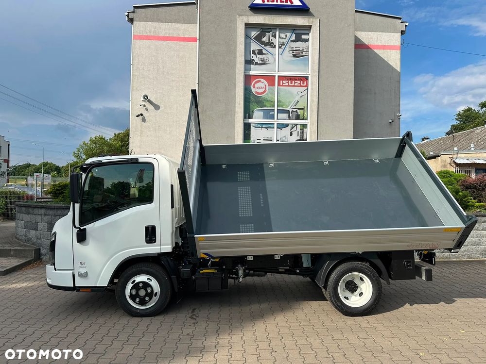 Isuzu M27 GENERATION 2 - 6