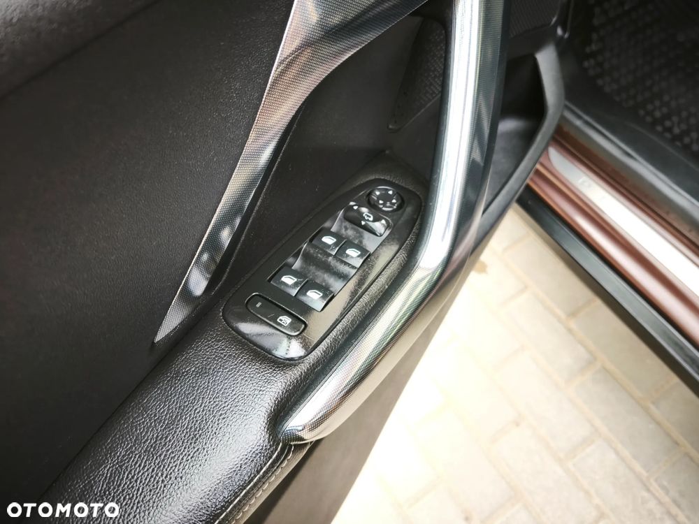 Peugeot 2008 82 e-VTI ETG5 Allure - 20