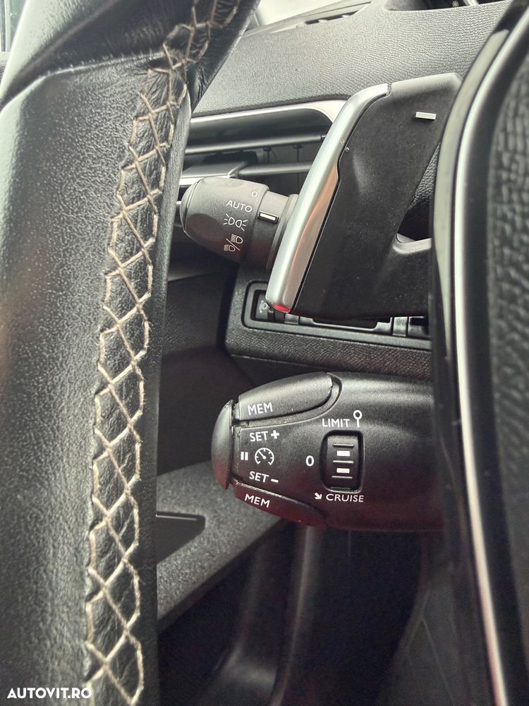 Peugeot 3008 1.2 PureTech Turbo S&S EAT6 Allure - 19