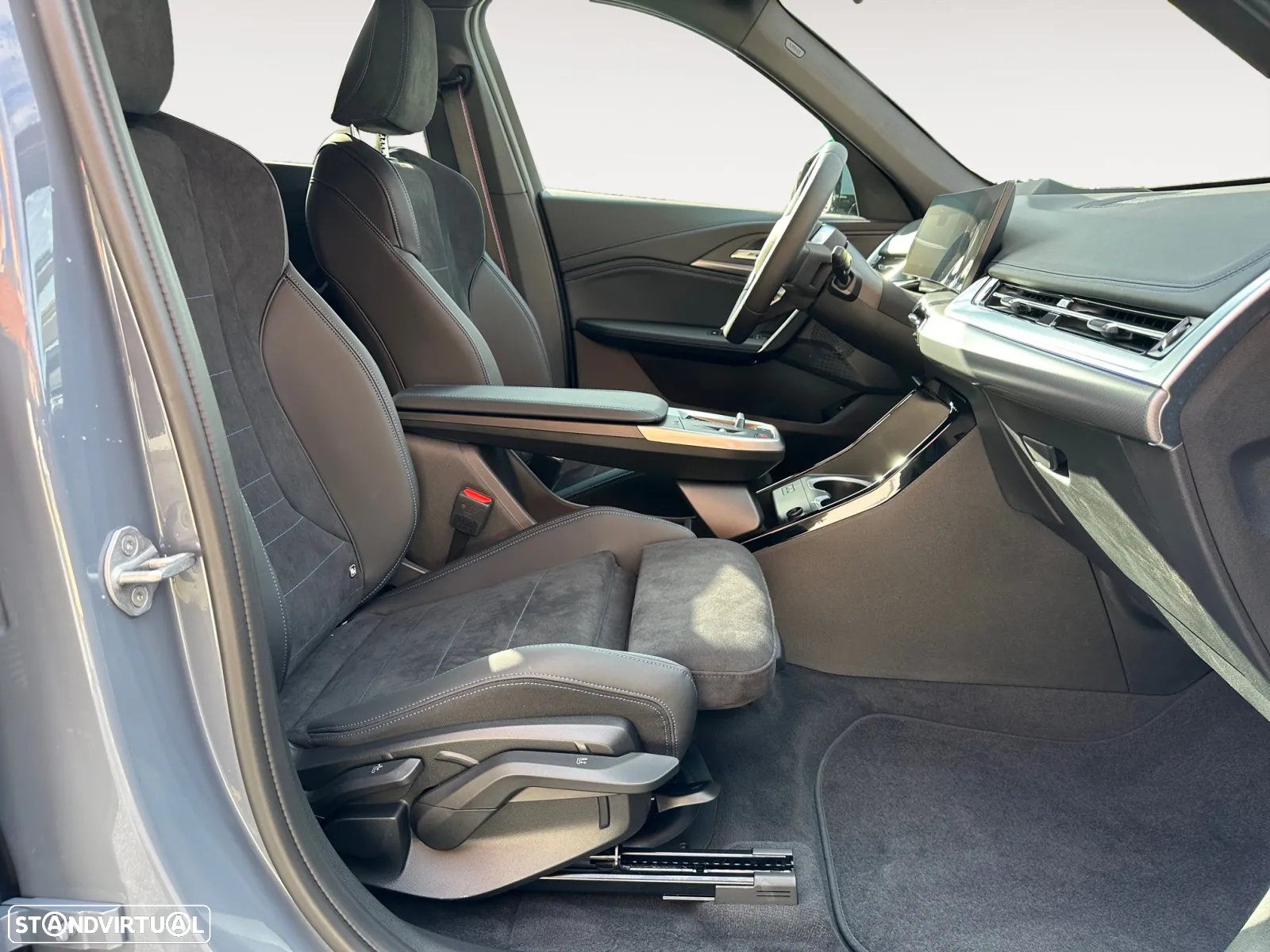 BMW iX1 eDrive20 Pack Desportivo M - 14