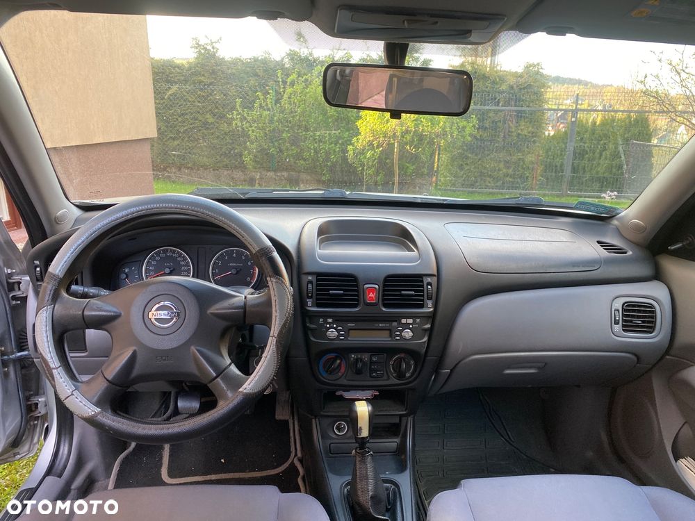 Nissan Almera 1.5 Base - 12