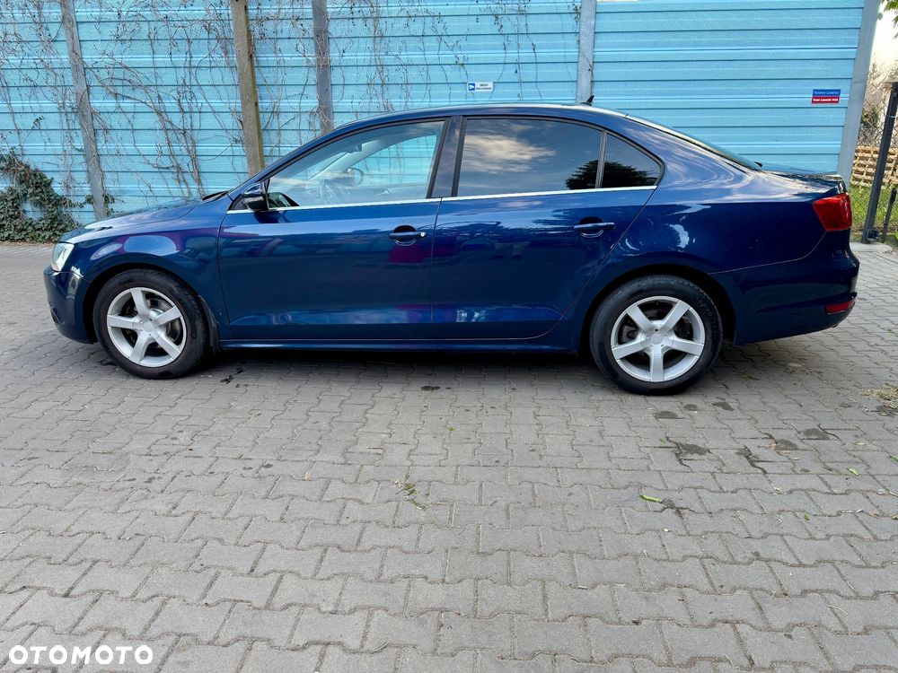 Volkswagen Jetta 1.6 TDI Highline DSG - 20