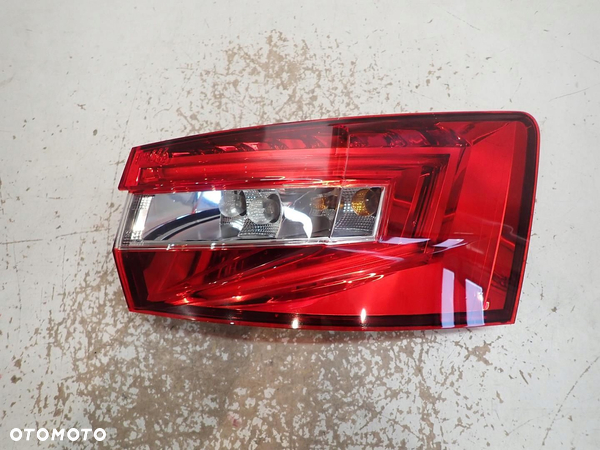 Lampa tył tylna prawa SKODA SUPERB III 2015- KOMBI 3V9945208A