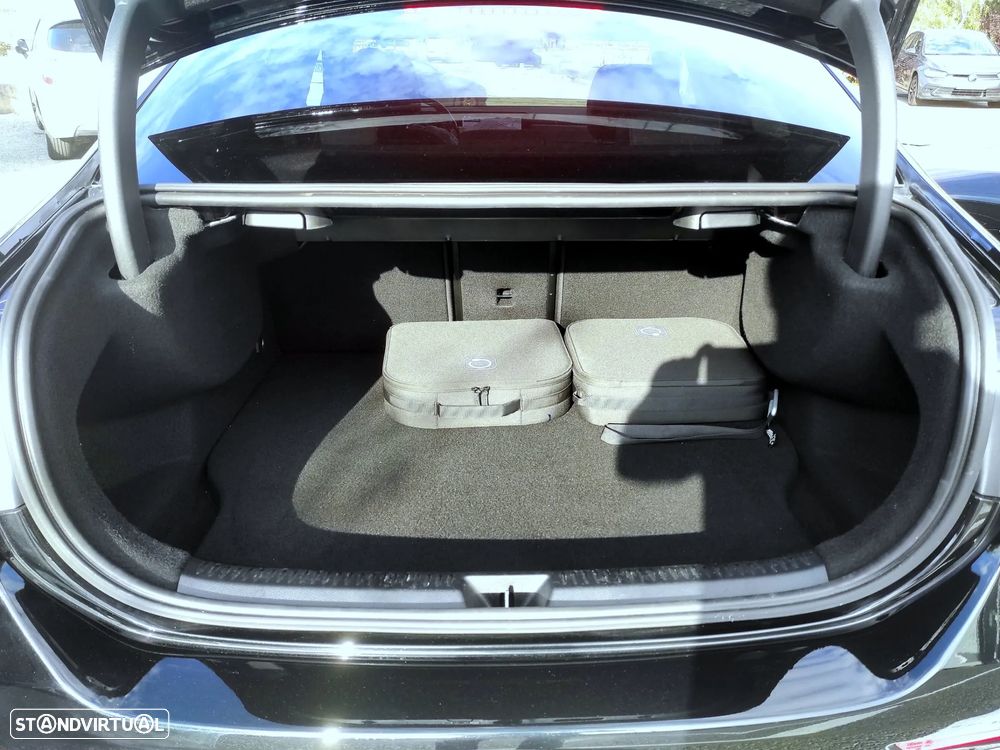 Mercedes-Benz A 250 Limousine e AMG Line - 9